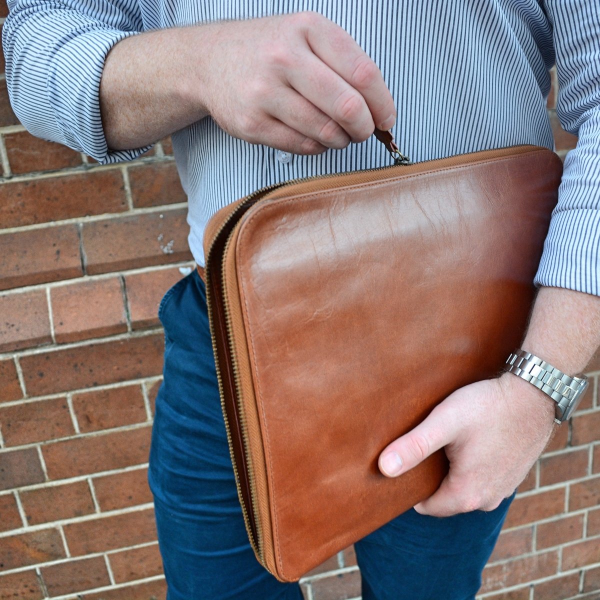 The Men's Leather Compendium: An All-in-One Portfolio for the Modern M ...